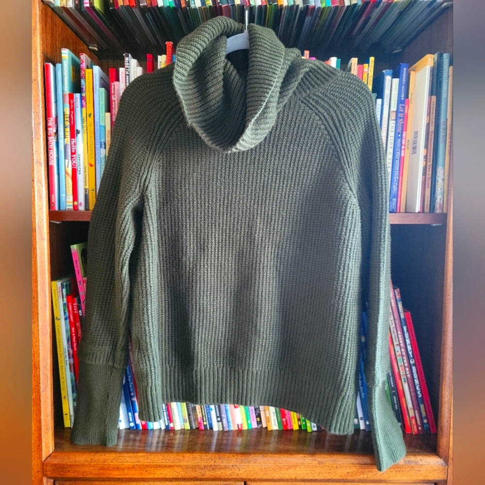 Market & Spruce olive green Sharon cowl neck waffle stitch sweater, M, like new
